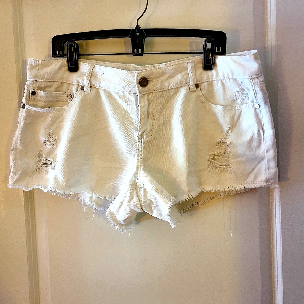 Sz 13 Indigo Rein Distressed White Cutoff Jean Shorts